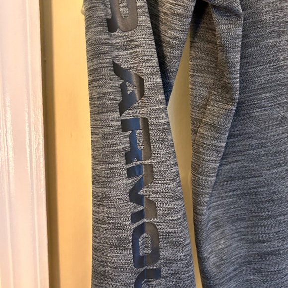 Under Armour Youth long Sleeve Heat Gear - Picture 4 of 4